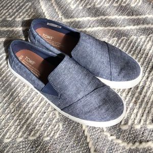 Toms slip ons